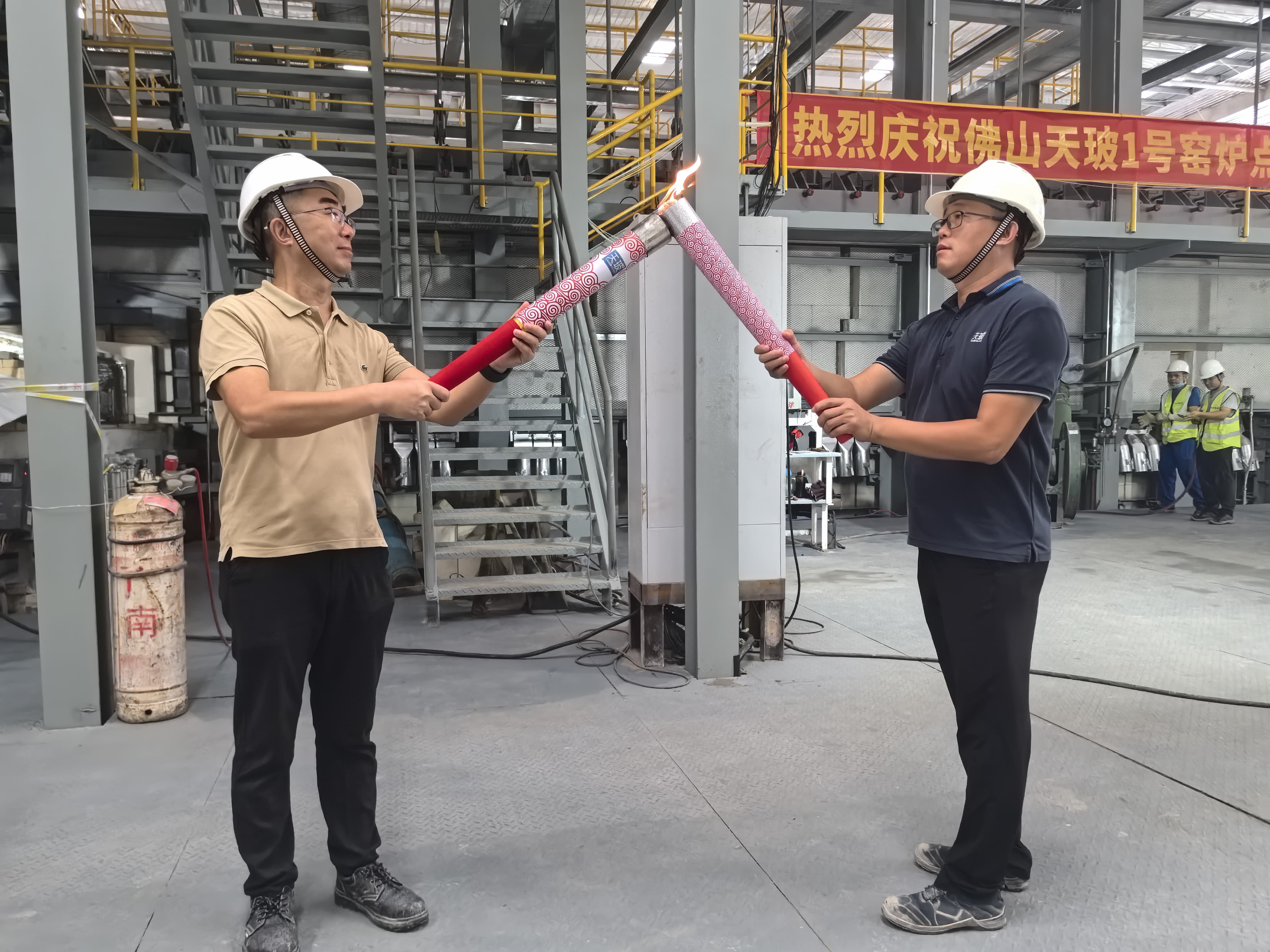 1755685000599299.jpg 火炬?zhèn)鬟f_compressed.jpg